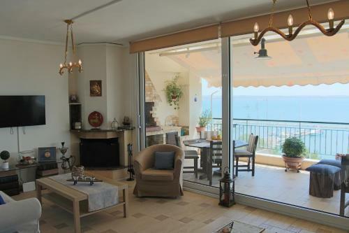 Apartment With Marina View
