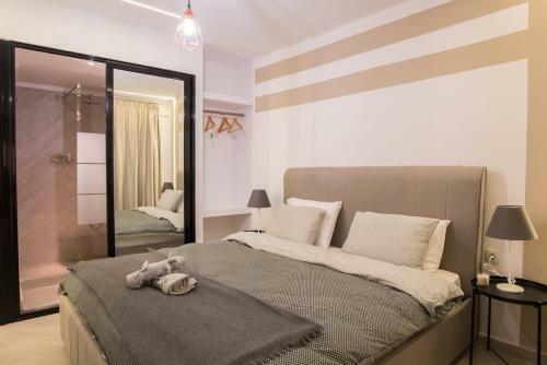 Cutest White-tower Apartment With A Private Patio