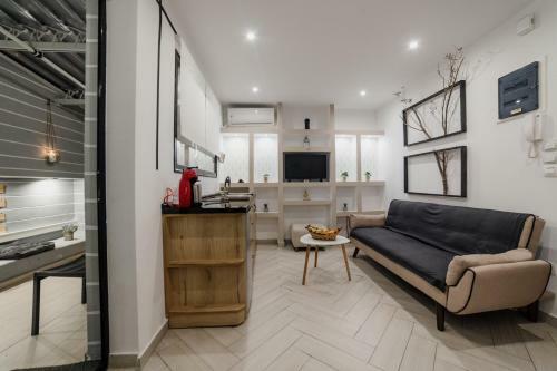 Cutest White-tower Apartment With A Private Patio