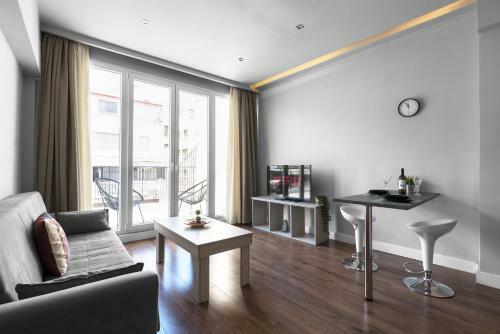 Penthouse Apartments, The Luxury Suites
