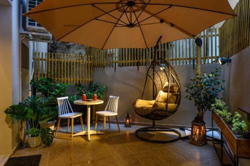 Blackhaus Apartments