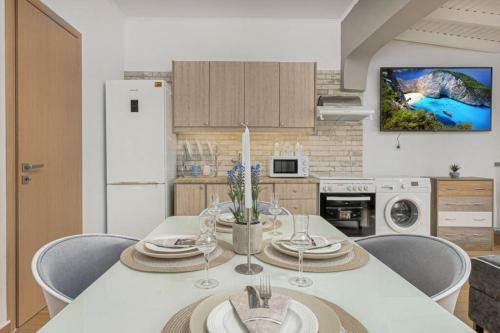 Dennis City Center Elegant Apartment (2)