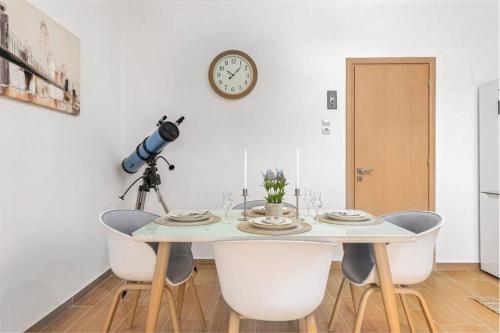 Dennis City Center Elegant Apartment (2)