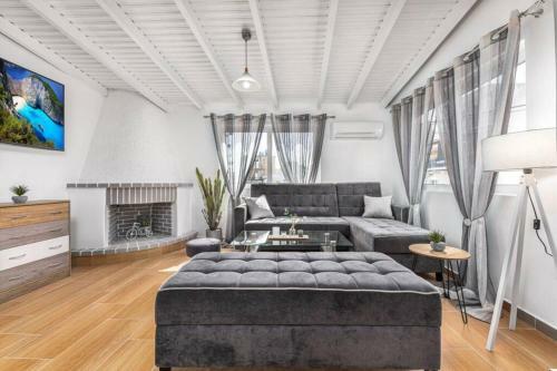 Dennis City Center Elegant Apartment (2)