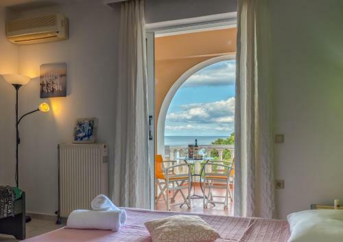 Lambros Seafront Apartments