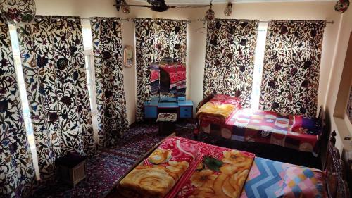 Hostal Shaheen Guest House