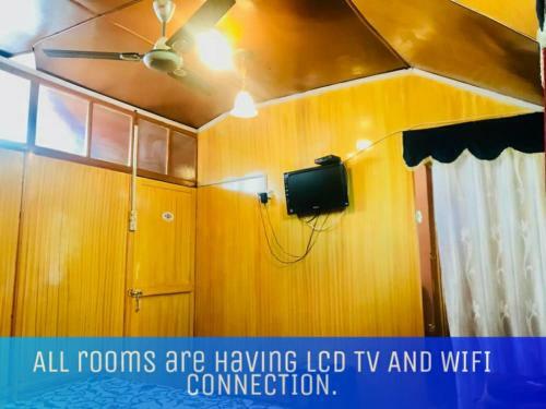 New Life Houseboat