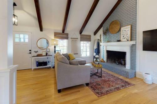 A Cool Change Too - Home On Lake Lanier With A Dock