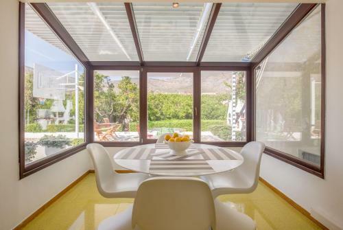 Villa Oasis Lagonisi With Garden And Large Pool