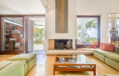 Villa Oasis Lagonisi With Garden And Large Pool