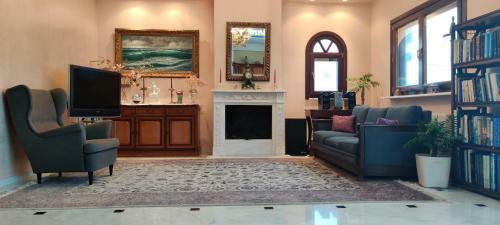 Luxury Beachfront Appartment In Attika