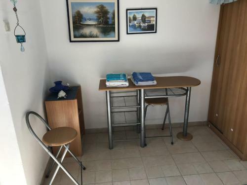Ideal 3-floor Maisonette Next To The Sea