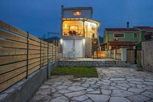 Maistro Beach House