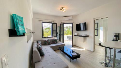 Beautiful Apartment In Platis Gialos