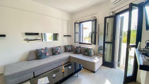 Beautiful Apartment In Platis Gialos