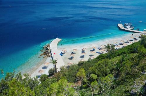 Spacious Mint Luxury Villa Access To Private Beach