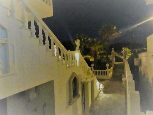 Apartamento Entire Guesthouse - 27 People