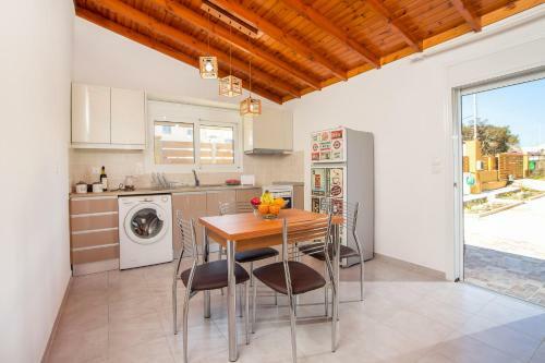 Platanos House Ideal For Families