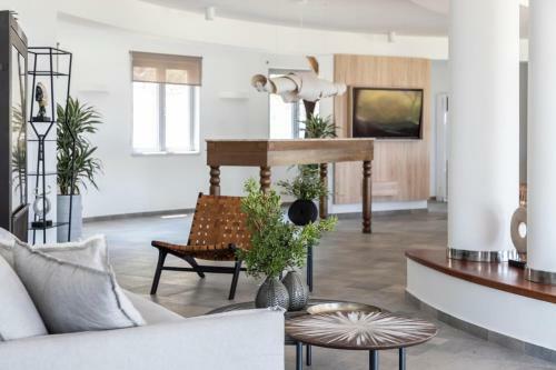 Noura Villa, A Pristine Luxurious Seaview Sanctuary