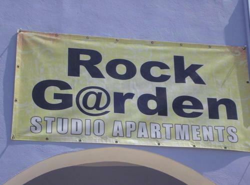 Hostal Room In Studio - Rock Garden Apartments By The Beach