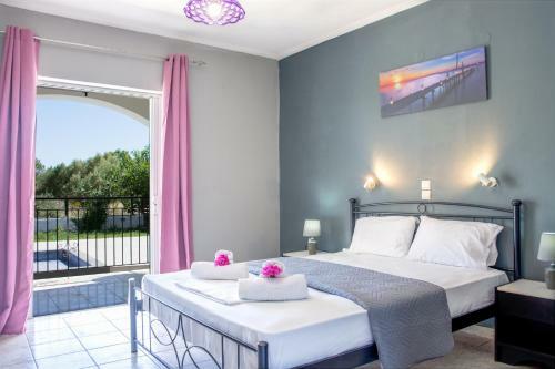 Brunswick Apartments - Pool & Beach
