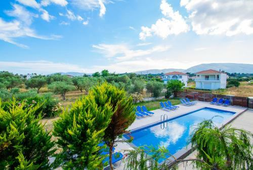 Brunswick Apartments - Pool & Beach