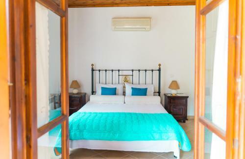 Sea Zoe, Summer House