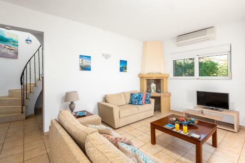 Villa Irene 3 Bed, Sea Views, Lindos 10 Mins, Beach 3 Mins