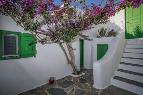 Serenity - Traditional House With Stunning Sea View