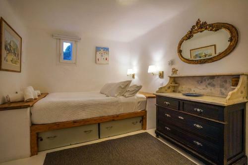 Serenity - Traditional House With Stunning Sea View