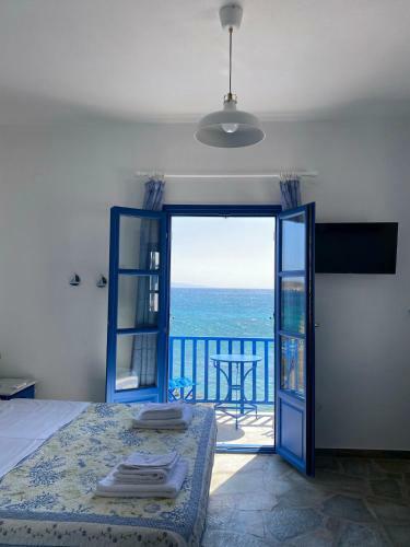 Cavos Studio By The Sea (west)