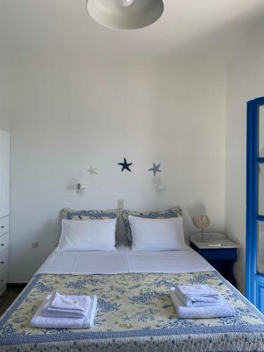 Cavos Studio By The Sea (west)
