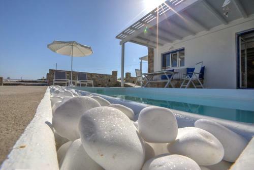 Parian White Luxury Apartments