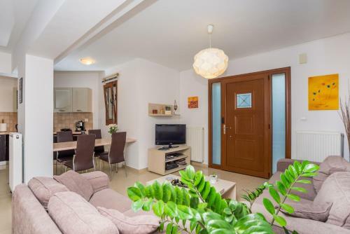 Apartamento Lila's City House With Parking