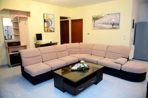 Harry's Choice A Sunny Modern Apartment In Rhodes.