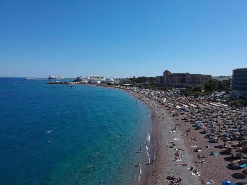 Exclusive City Center Beach Apartment