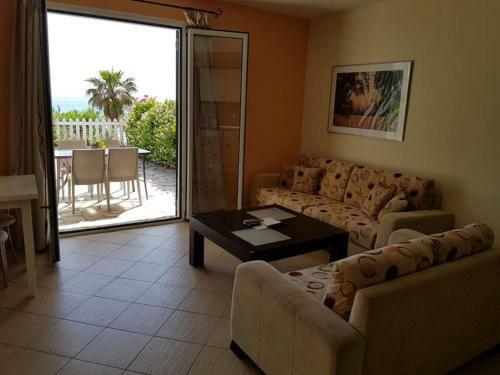 Sunny Apartment In Corfu With Terrace And Garden