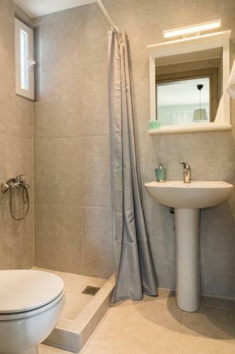 Hotel V Luxury Apartments Posidi