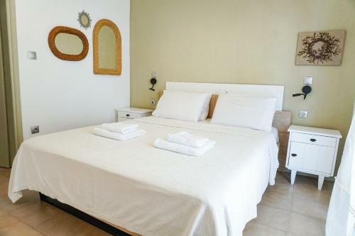 Delfini Villa, Beachfront 2-bdrm Maisonette