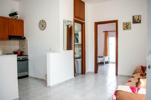 Sunny Apartment Close To The Sea