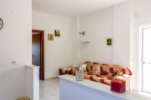 Sunny Apartment Close To The Sea