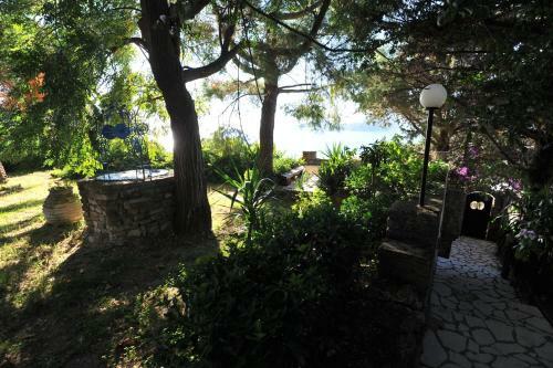 Villa Theodora View Apartments Zeys