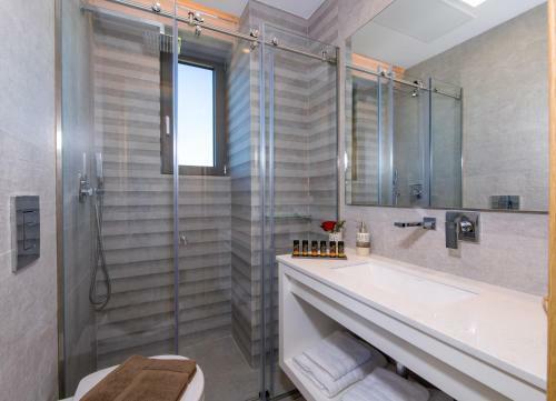 Imperium Luxury Villas-sauna, Jacuzzi & Heated Pool