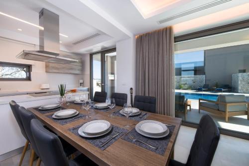 Imperium Luxury Villas-sauna, Jacuzzi & Heated Pool
