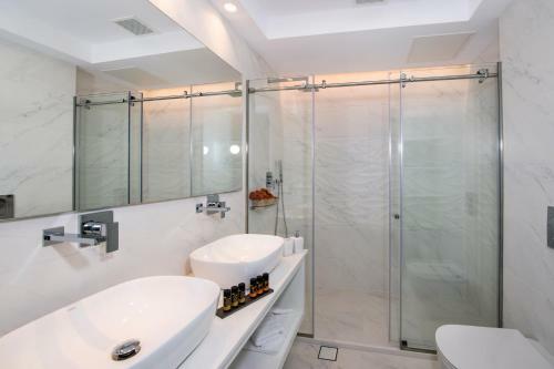 Imperium Luxury Villas-sauna, Jacuzzi & Heated Pool