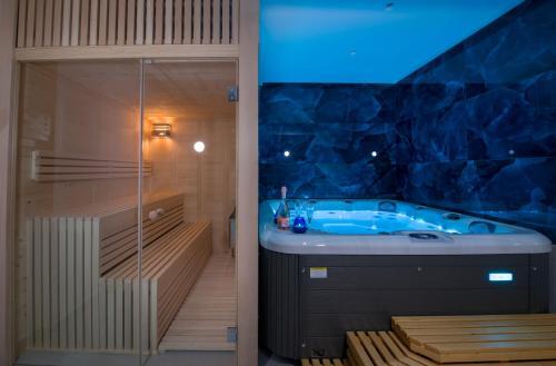 Imperium Luxury Villas-sauna, Jacuzzi & Heated Pool