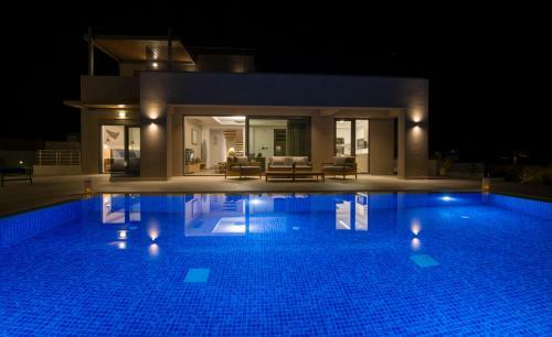 Imperium Luxury Villas-sauna, Jacuzzi & Heated Pool