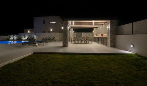 Imperium Luxury Villas-sauna, Jacuzzi & Heated Pool