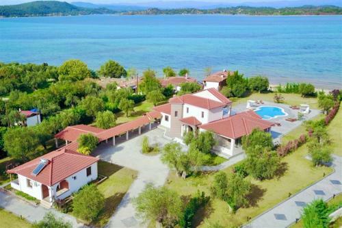 Epavli Alexandros Luxury Villa