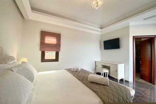 Epavli Alexandros Luxury Villa